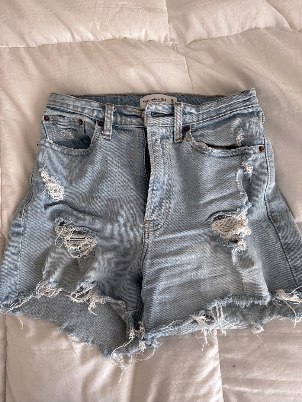 Abercrombie 4 inch Mom Shorts. Size 2